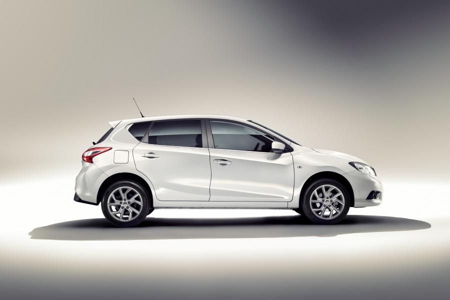  Nissan Tiida 2015 года  (CIS) (фото 5 из 30)